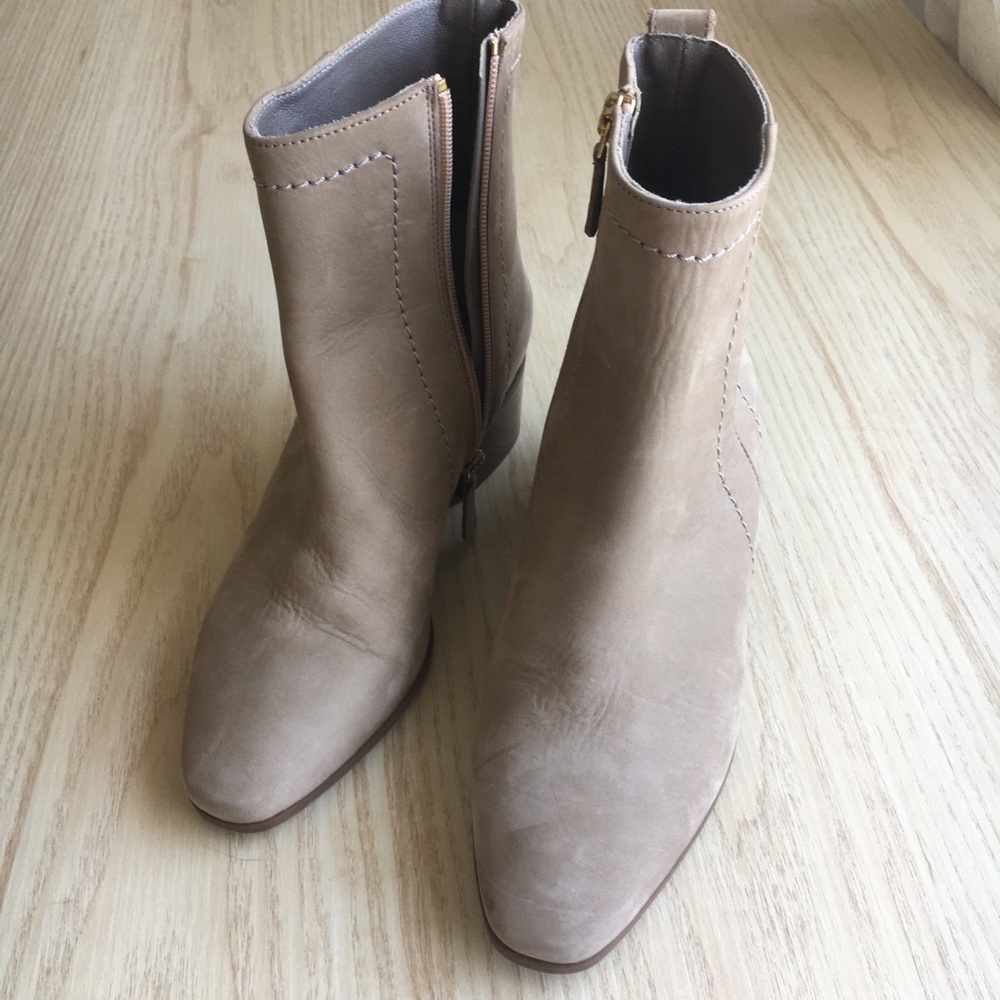 Grigiarancio suede ankle boots